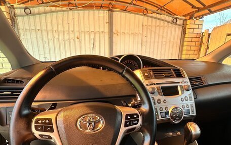 Toyota Verso I, 2010 год, 930 000 рублей, 14 фотография