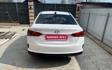 Hyundai Solaris II рестайлинг, 2021 год, 1 800 000 рублей, 2 фотография