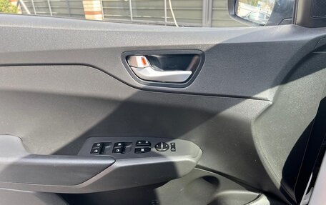 Hyundai Solaris II рестайлинг, 2021 год, 1 800 000 рублей, 21 фотография