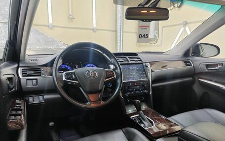 Toyota Camry, 2017 год, 2 199 000 рублей, 15 фотография