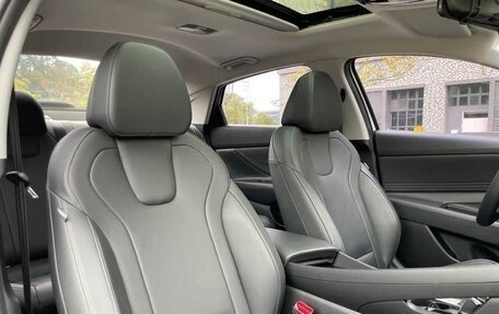 Hyundai Elantra, 2022 год, 1 450 000 рублей, 16 фотография