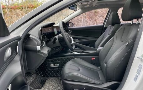 Hyundai Elantra, 2022 год, 1 450 000 рублей, 14 фотография