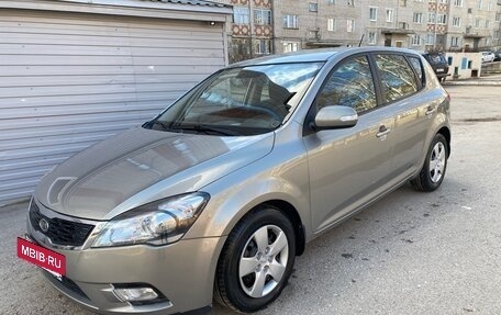 KIA cee'd I рестайлинг, 2010 год, 880 000 рублей, 3 фотография