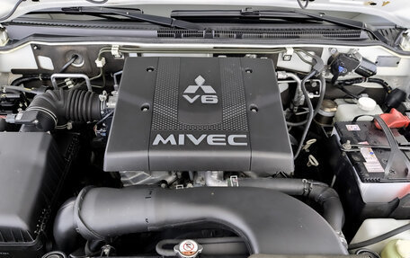 Mitsubishi Pajero IV, 2019 год, 3 700 000 рублей, 9 фотография
