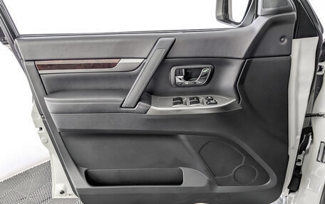 Mitsubishi Pajero IV, 2019 год, 3 700 000 рублей, 19 фотография