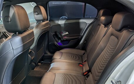 Mercedes-Benz A-Класс, 2018 год, 2 300 000 рублей, 10 фотография