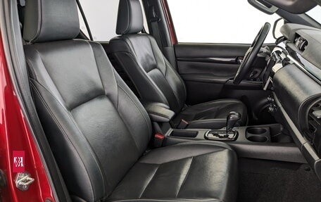 Toyota Hilux VIII, 2018 год, 3 500 000 рублей, 24 фотография