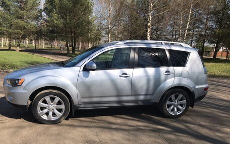 Mitsubishi Outlander III рестайлинг 3, 2010 год, 1 350 000 рублей, 3 фотография