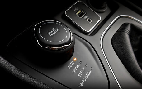 Jeep Cherokee, 2018 год, 2 800 000 рублей, 28 фотография