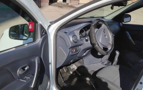 Renault Logan II, 2016 год, 990 000 рублей, 2 фотография