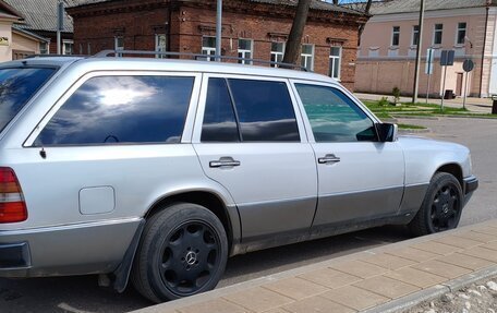Mercedes-Benz E-Класс, 1995 год, 650 000 рублей, 2 фотография