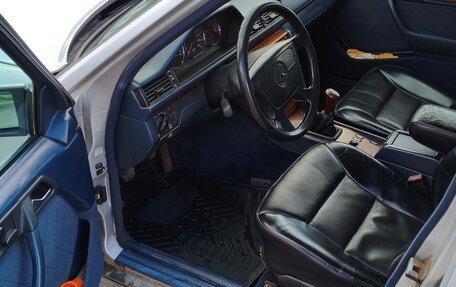 Mercedes-Benz E-Класс, 1995 год, 650 000 рублей, 11 фотография