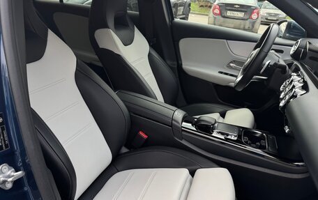 Mercedes-Benz A-Класс, 2019 год, 2 700 000 рублей, 10 фотография