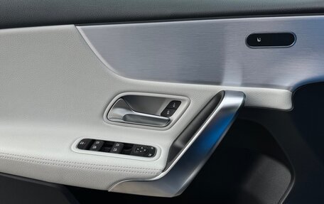 Mercedes-Benz A-Класс, 2019 год, 2 700 000 рублей, 9 фотография