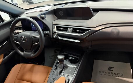 Lexus UX I, 2022 год, 2 900 000 рублей, 10 фотография