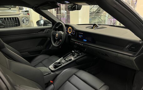 Porsche 911, 2025 год, 37 490 000 рублей, 25 фотография