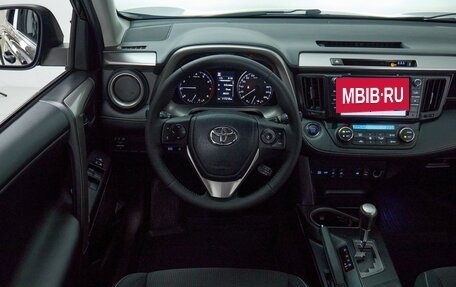 Toyota RAV4, 2018 год, 2 535 000 рублей, 15 фотография