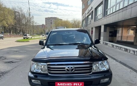 Toyota Land Cruiser 100 рестайлинг 2, 2006 год, 2 350 000 рублей, 3 фотография