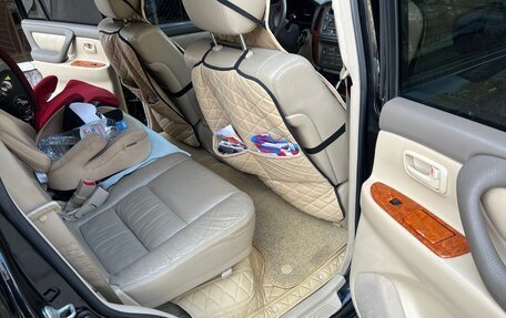 Toyota Land Cruiser 100 рестайлинг 2, 2006 год, 2 350 000 рублей, 17 фотография