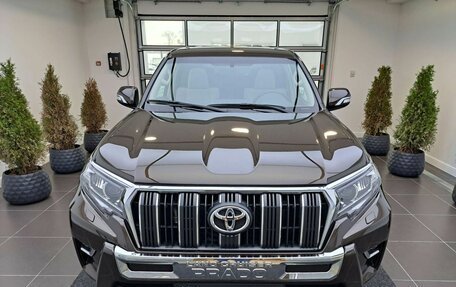 Toyota Land Cruiser Prado 150 рестайлинг 2, 2022 год, 6 550 000 рублей, 2 фотография