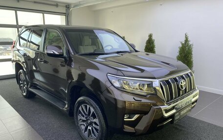 Toyota Land Cruiser Prado 150 рестайлинг 2, 2022 год, 6 550 000 рублей, 3 фотография