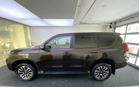 Toyota Land Cruiser Prado 150 рестайлинг 2, 2022 год, 6 550 000 рублей, 10 фотография