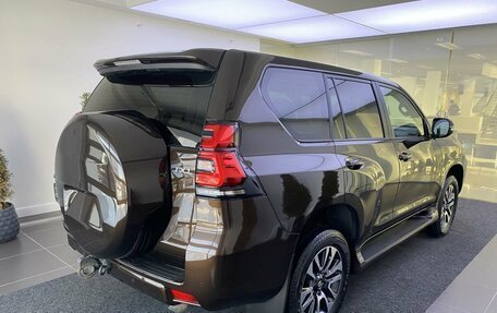 Toyota Land Cruiser Prado 150 рестайлинг 2, 2022 год, 6 550 000 рублей, 6 фотография