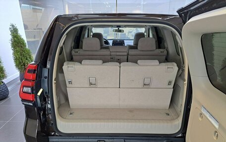 Toyota Land Cruiser Prado 150 рестайлинг 2, 2022 год, 6 550 000 рублей, 12 фотография