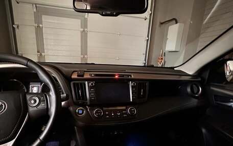 Toyota RAV4, 2017 год, 3 000 000 рублей, 9 фотография