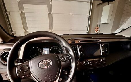 Toyota RAV4, 2017 год, 3 000 000 рублей, 13 фотография