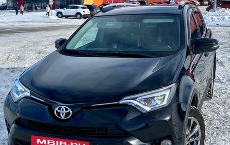Toyota RAV4, 2019 год, 3 290 000 рублей, 4 фотография