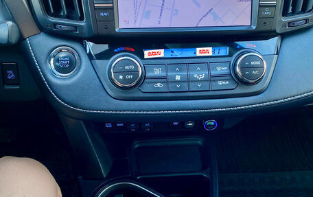 Toyota RAV4, 2019 год, 3 290 000 рублей, 9 фотография