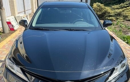 Toyota Camry, 2021 год, 2 450 000 рублей, 1 фотография
