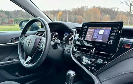 Toyota Camry, 2021 год, 2 450 000 рублей, 13 фотография
