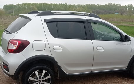 Renault Sandero II рестайлинг, 2017 год, 1 050 000 рублей, 2 фотография