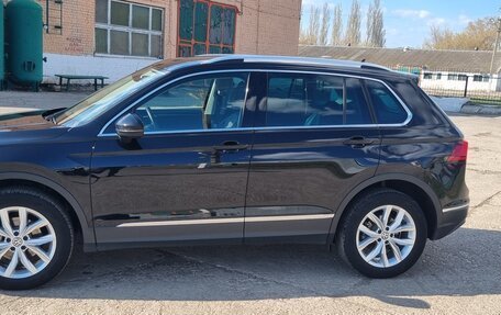 Volkswagen Tiguan II, 2018 год, 3 050 000 рублей, 2 фотография