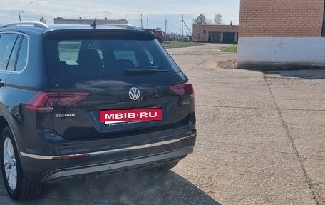 Volkswagen Tiguan II, 2018 год, 3 050 000 рублей, 6 фотография