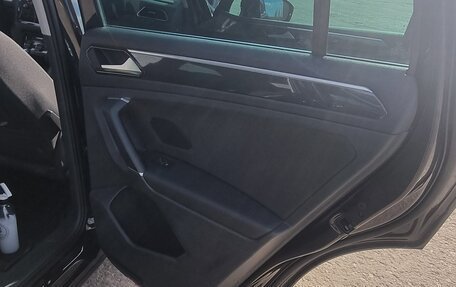 Volkswagen Tiguan II, 2018 год, 3 050 000 рублей, 17 фотография