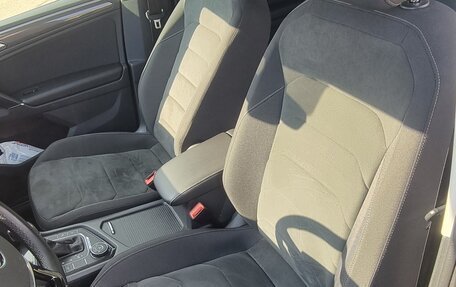 Volkswagen Tiguan II, 2018 год, 3 050 000 рублей, 13 фотография