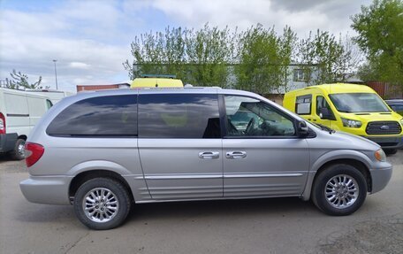 Chrysler Town & Country IV, 2002 год, 700 000 рублей, 7 фотография