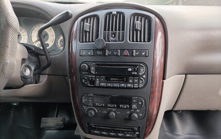 Chrysler Town & Country IV, 2002 год, 700 000 рублей, 11 фотография