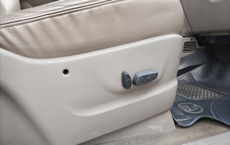 Chrysler Town & Country IV, 2002 год, 700 000 рублей, 16 фотография