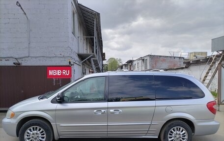 Chrysler Town & Country IV, 2002 год, 700 000 рублей, 3 фотография