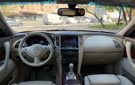 Infiniti QX70, 2014 год, 2 090 000 рублей, 16 фотография