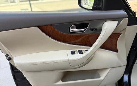 Infiniti QX70, 2014 год, 2 090 000 рублей, 17 фотография