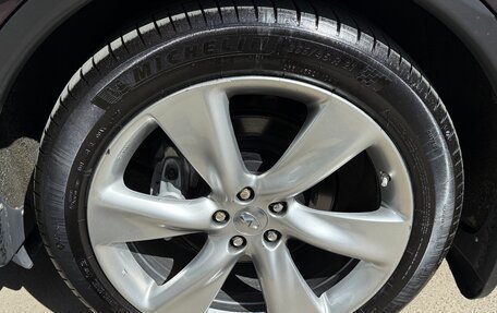 Infiniti QX70, 2014 год, 2 090 000 рублей, 29 фотография