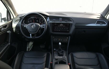 Volkswagen Tiguan II, 2018 год, 3 250 000 рублей, 6 фотография