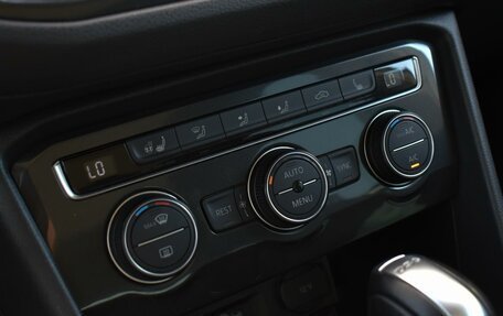 Volkswagen Tiguan II, 2018 год, 3 250 000 рублей, 19 фотография