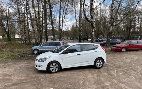 Hyundai Solaris II рестайлинг, 2015 год, 850 000 рублей, 2 фотография