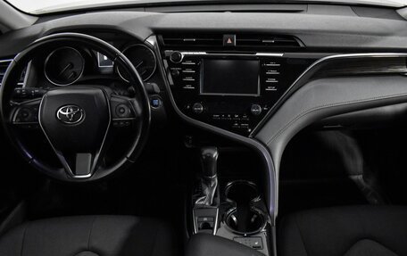 Toyota Camry, 2019 год, 2 690 000 рублей, 16 фотография
